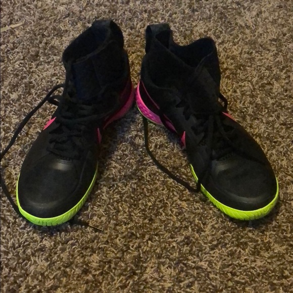 NWOT Nike 80s Style Shoes - Picture 2 of 3